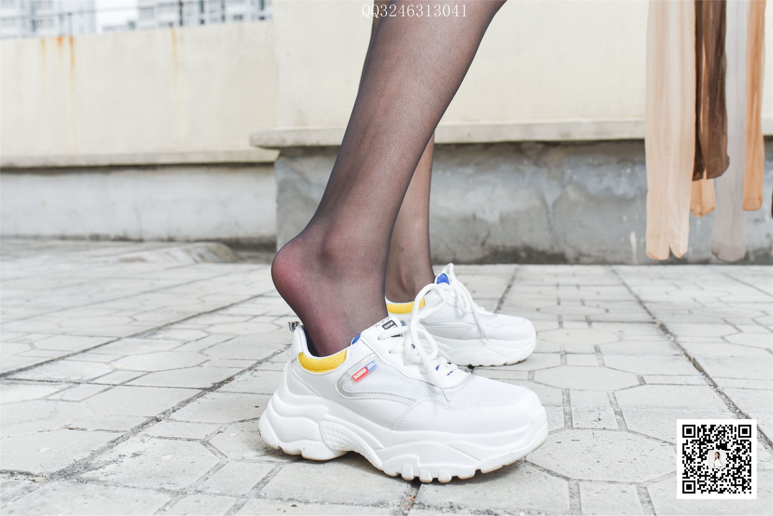 大生模拍 No.083 学妹天台晒丝袜